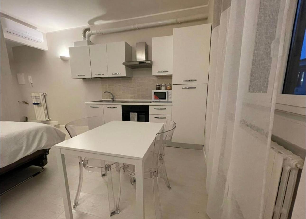 Regina In Sky Santa Giulia - Sky Tv, Wifi E Breakfast Box * Mailand