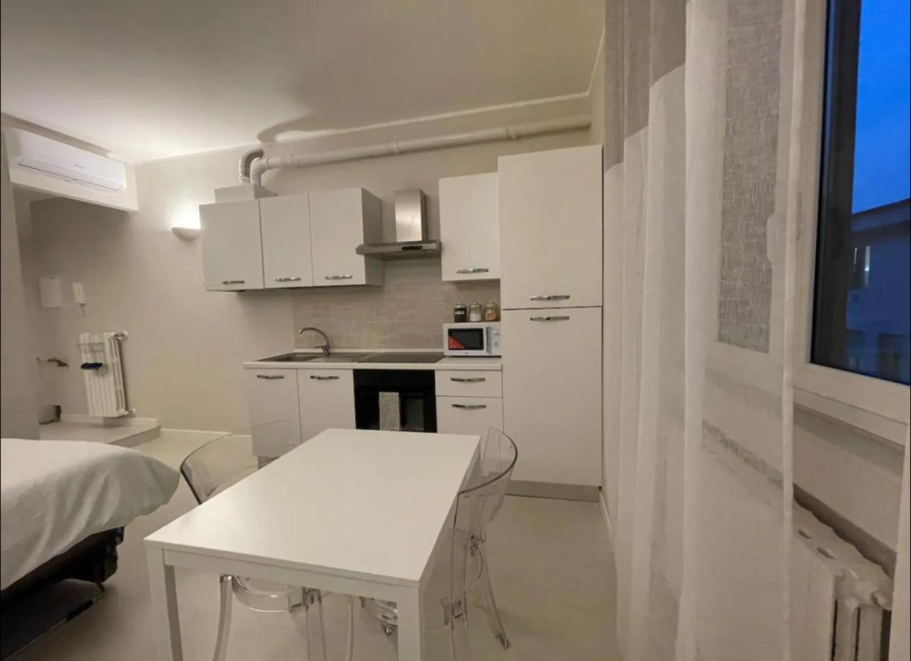 Apartment Regina In Sky Santa Giulia - Sky Tv, Wifi E Breakfast Box Mailand
