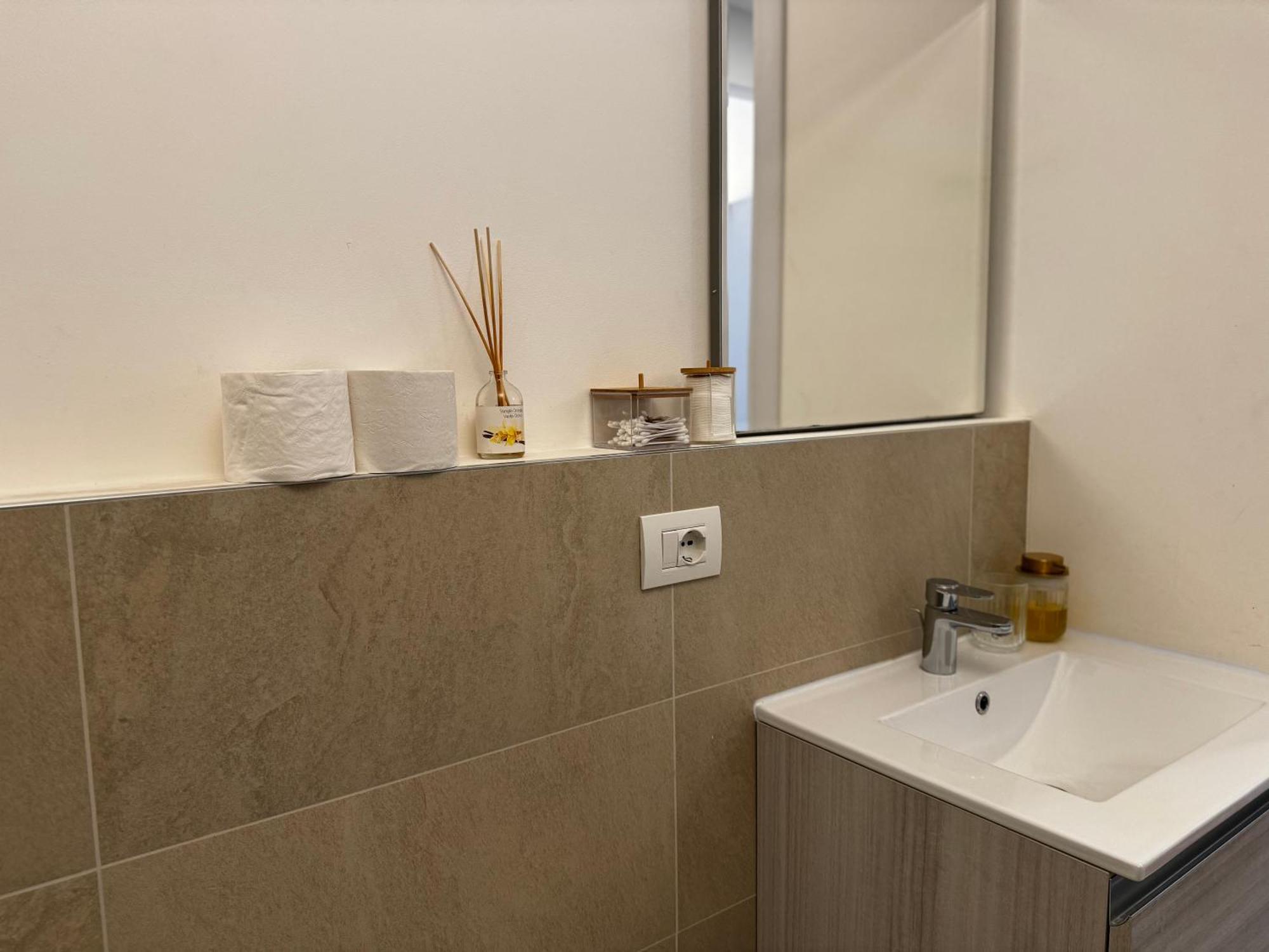 Regina In Sky Santa Giulia - Sky Tv, Wifi E Breakfast Box Apartment Mailand